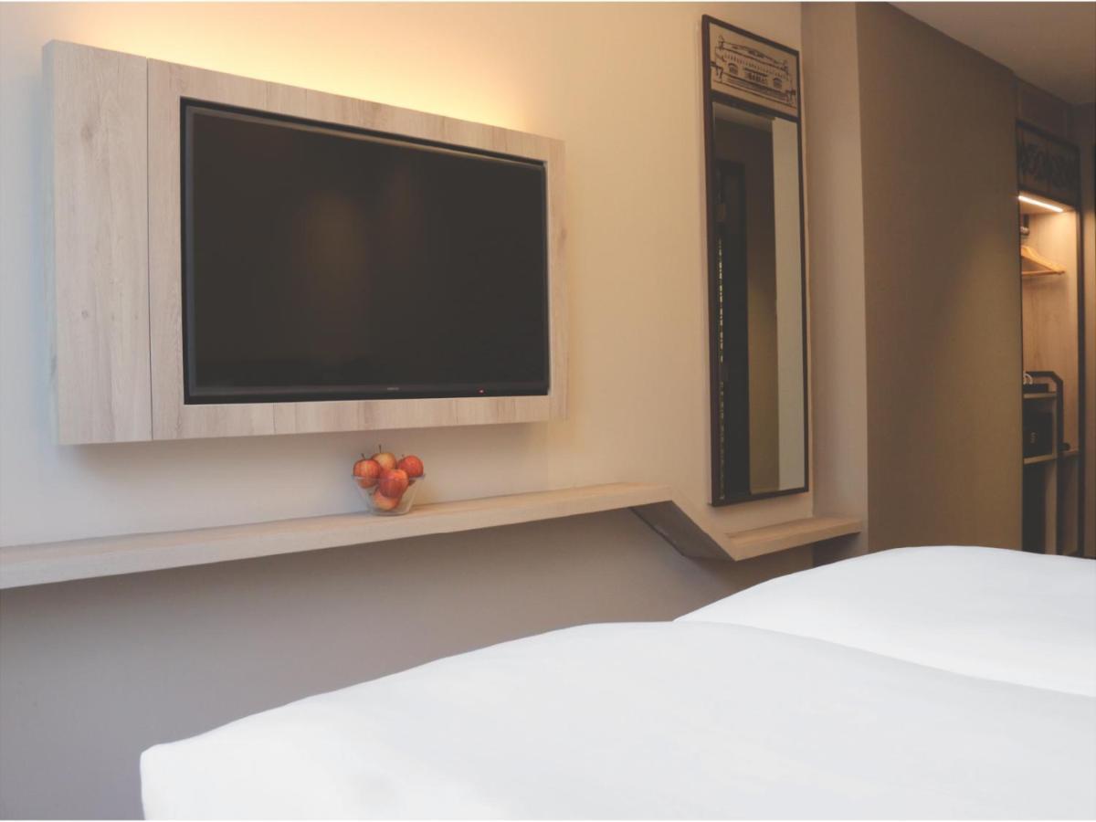Aqueen Prestige Hotel Lavender Singapore Exterior photo